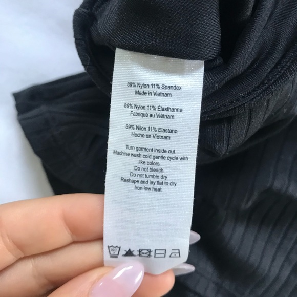 Alo yoga black ribbed halter top - Picture 4 of 4